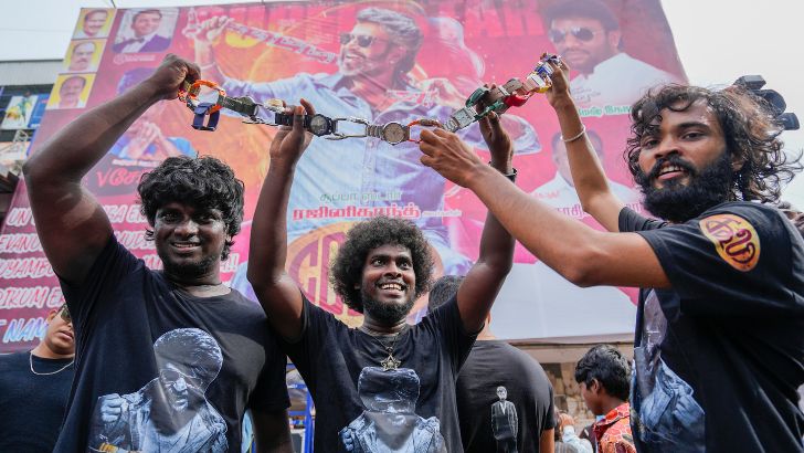 https://www.salarnews.in/public/uploads/images/newsimages/maannewsimage14082025_174825_Coolie release.jpg